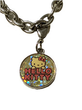 Pulsera Hello Kitty 2012 con 3 adorables dijes brillantes de alta intensidad