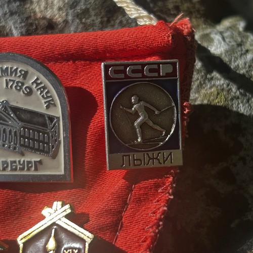 Large Vintage Lot Of USSR Russia Pins On Skiing Olympic Flag - Picture 5 of 13