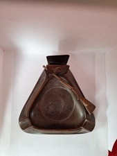 Antiker Bronze artiger Aschenbecher mit Streichholzschachtelhalter&Gewehr