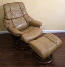 Ekornes Stressless Medium Taupe 'Reno' Leather Recliner Chair & Ottoman