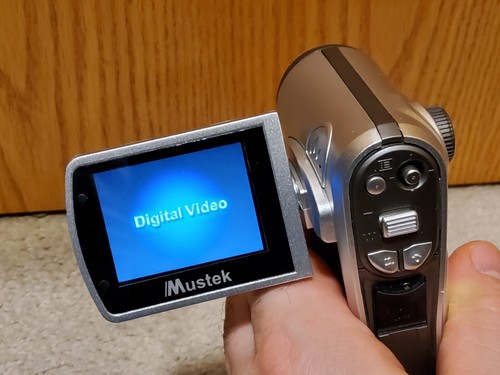 Mustek DV9300 Multi-Functional Digital Video Camera Camcorder Bundle New Charger - Picture 8 of 17
