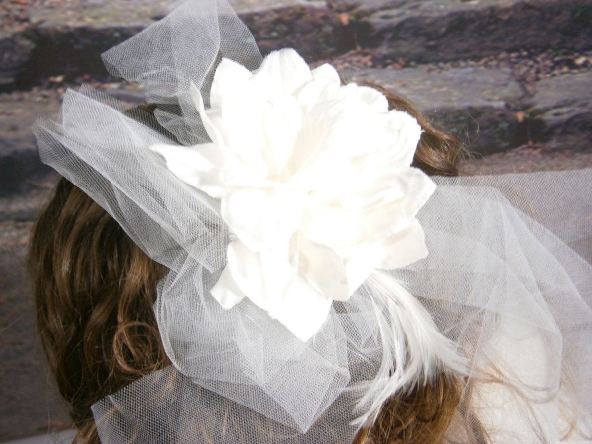 KLEINFELD WEDDING FASCINATOR HEAD HAIR PIECE COMB FLOWER  display picture 3