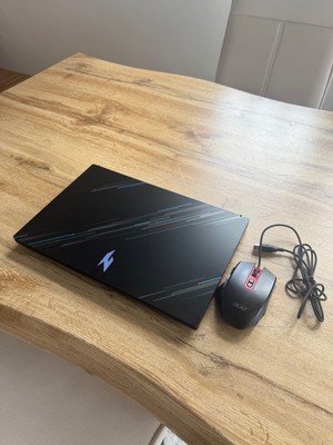 Acer Nitro V 15 Gaming Laptop + Acer Gaming Maus NEUWERTIG