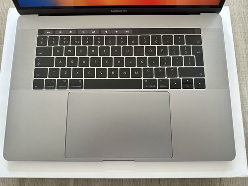 Apple MacBook Pro 2017 15" Touch Bar i7 Quad Core 2.80GHz 16GB 256GB. Inc bag - Afbeelding 2 van 6