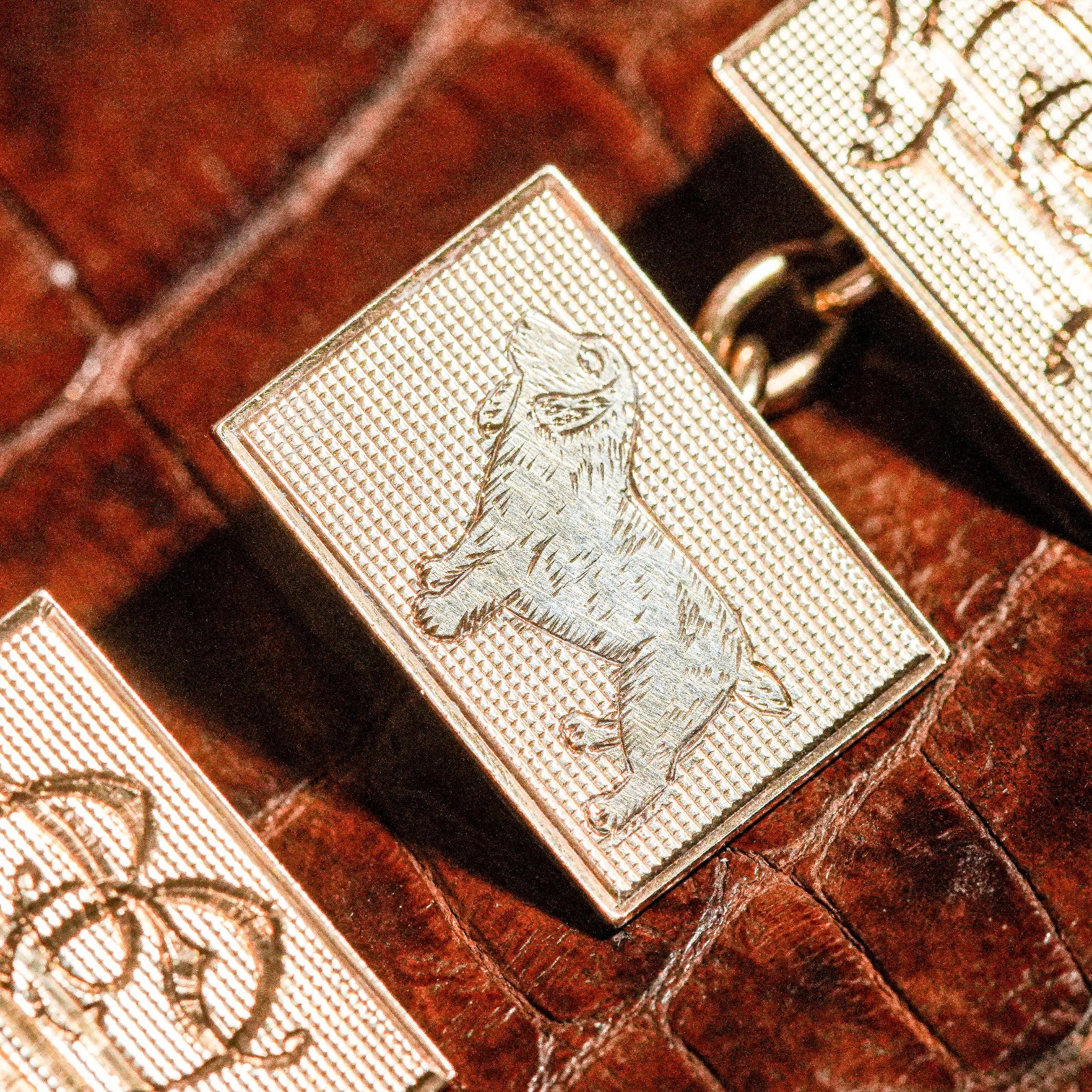 Stunning High Quality 9kt Solid Gold Engine Turne… - image 1