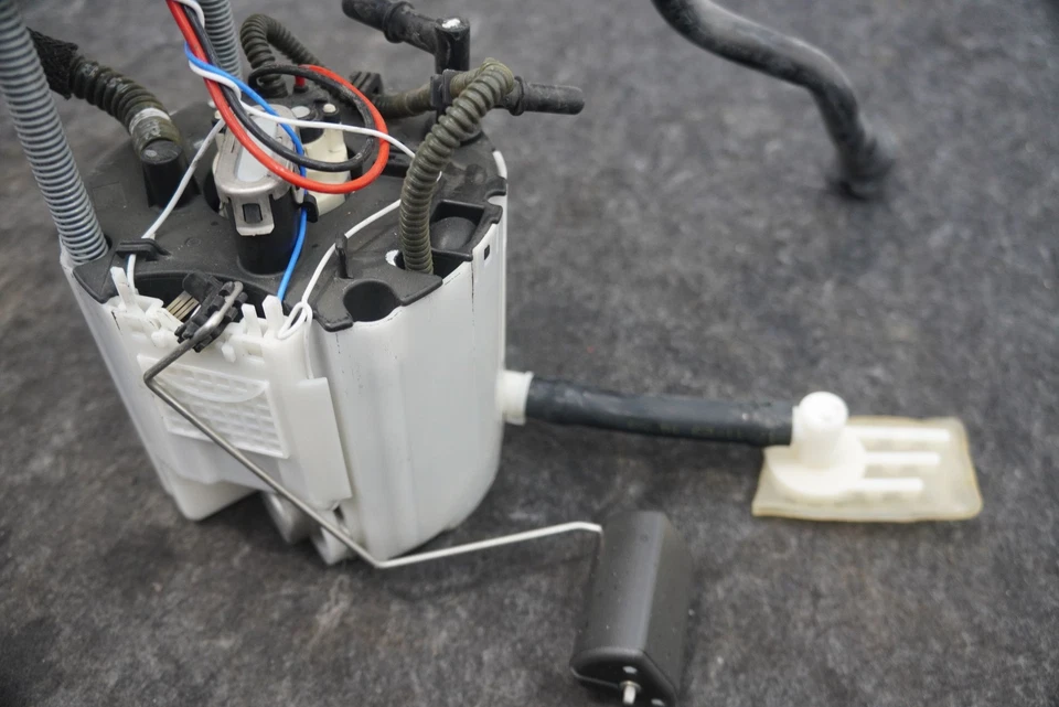 Gasoline Gas Fuel Tank Pump Sender 6.2L 84873936 OEM Chevrolet Camaro ZL1 2018 - Image 2 of 4