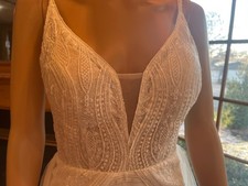 Ivory Lace Tulle Spaghetti Strap Plunging VNeck Wedding Gown Bridal Dress Size 4