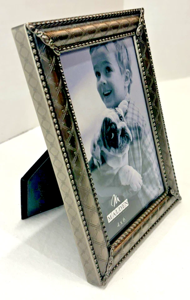 Marco de fotos Malden Peltre 4" x 6" patrón de escotilla cruzada y eslabones de esquina Foto 3 de 4