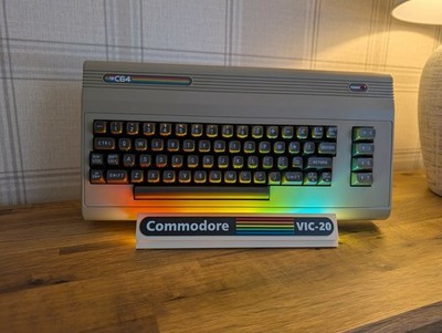 VIC-20 Retro Aufsteller mit Beleuchtung