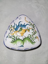 Petit coffret en porcelaine Moustier