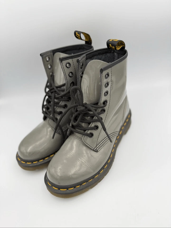 Botas con cordones Dr Martens para mujer gris charol 1460 YS talla 5 Foto 2 de 4