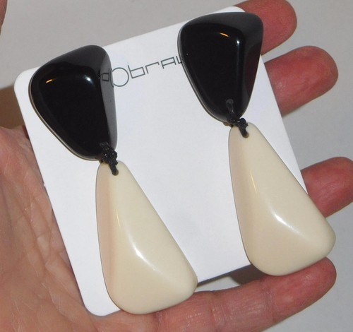 Sobral Classicos Cusco Off White& Black Bead Artist Made Statement Post Earrings - Picture 6 of 9
