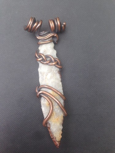 Apocalithics Tallahatta Quartzite Knapped Arrowhead Pendant - Picture 2 of 4