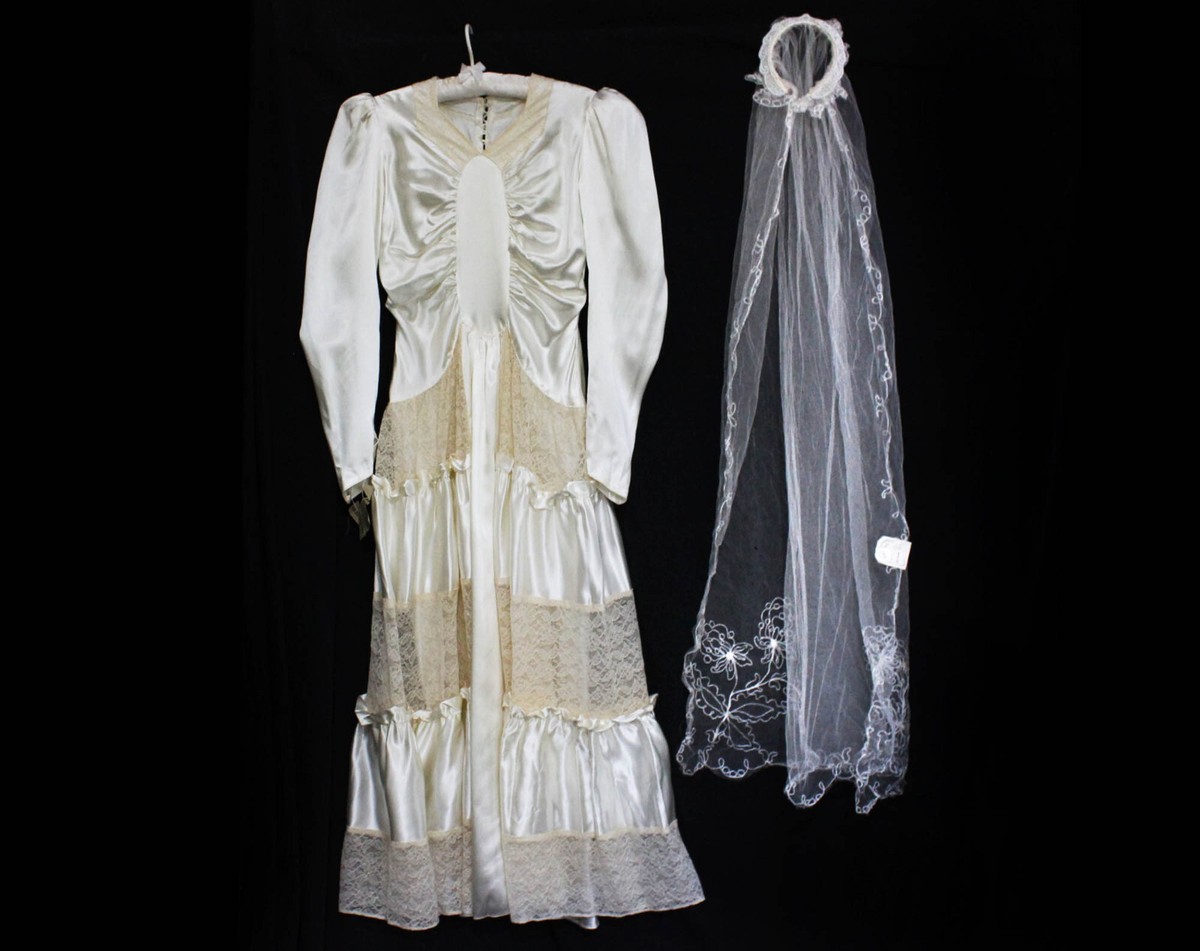 1940s Wedding Dress & Original Veil - Never Worn Deadstock  display picture 1