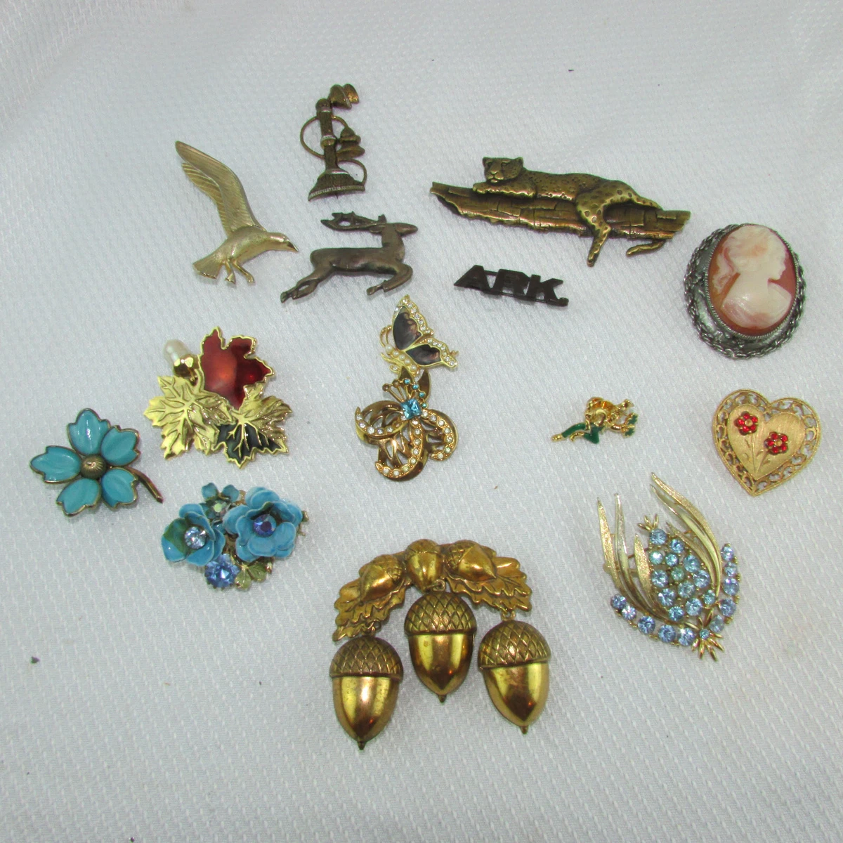 Estate jewelry brooches deals