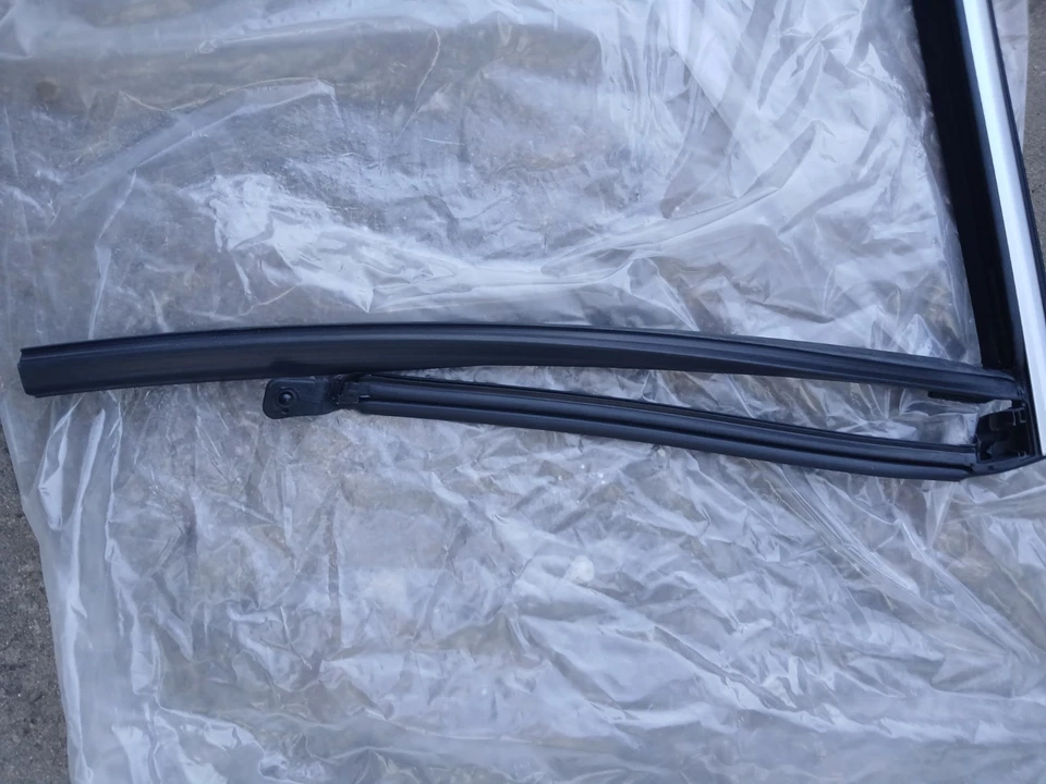 MOPAR PORTA DIREITA VIDRO RUN COM VIDRO2022-2024 Jeep Grand Cherokee 68439676AD - Imagem 4 de 4