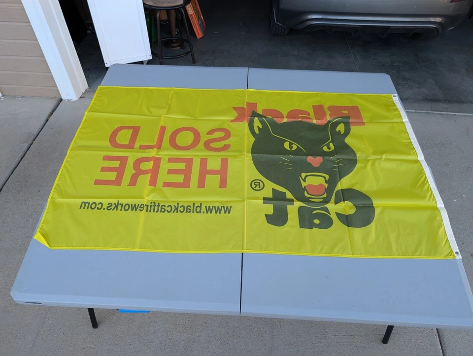 Black Cat Fireworks vendido aquí auténtica bandera publicitaria de distribuidor 5'x3' Foto 2 de 4