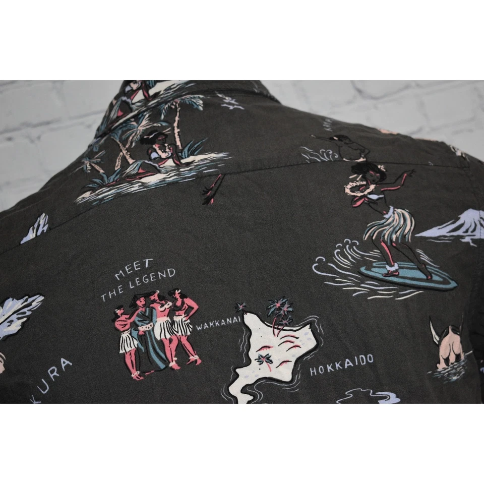 Quiksilver Hawaiian Style Shirt Mens Size Small Viscose Surfing Floral Tropical - Image 4 of 4