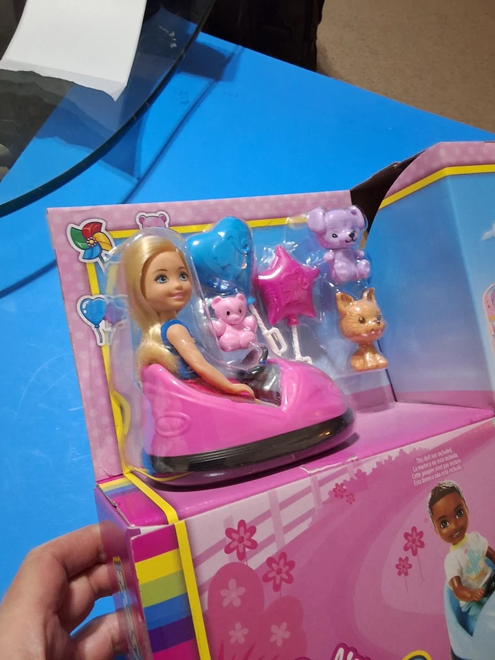 Barbie Club Chelsea Muñeca y Juego de Carnaval con Noria Nuevo GHV82 Foto 4 de 4