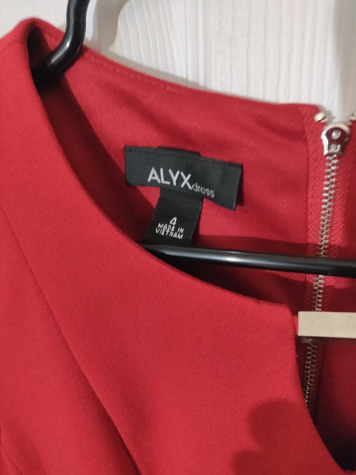 Abito da donna rosso Alyx taglia 4 cappuccio a dondolo manica sopra il ginocchio dettaglio metallo I