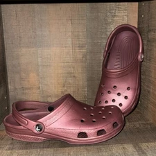 CROCS Men 8 Women 10