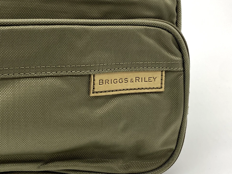 Kit de aseo colgante Briggs and Riley (verde) Foto 2 de 4