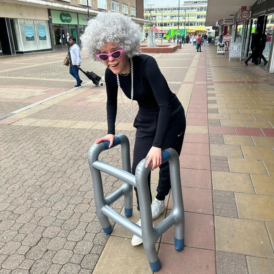 Inflatable Zimmer Frame Funny Old Man Blow Up Old Man Dress Up Gift Joke Age — 第 2/4 张图片