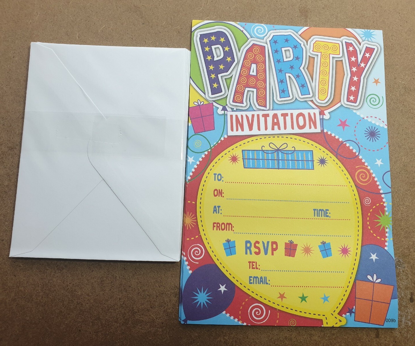 Birthday Party Invites and Envelopes 20 Pack. Balloon Design Invitations.