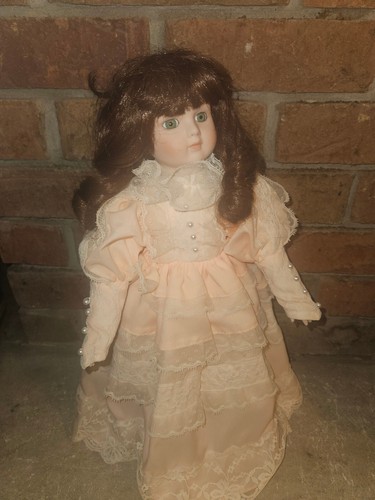 16" Dynasty Porcelain Victorian Doll - Picture 3 of 3