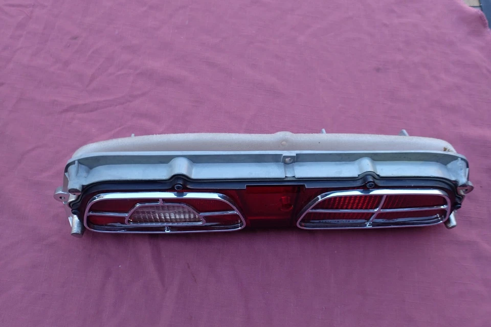 Mercury Cyclone 1970-77, conjunto de luces traseras Comet GT, ¡derecha, como nuevo! D44B-13440-AA Foto 4 de 4