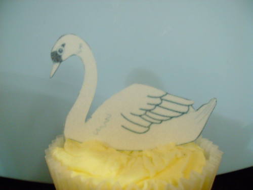12 obleas comestibles PRECORTADAS/PAPEL DE ARROZ CISNES adornos para pasteles/cupcakes boda/cumpleaños - Imagen 3 de 3