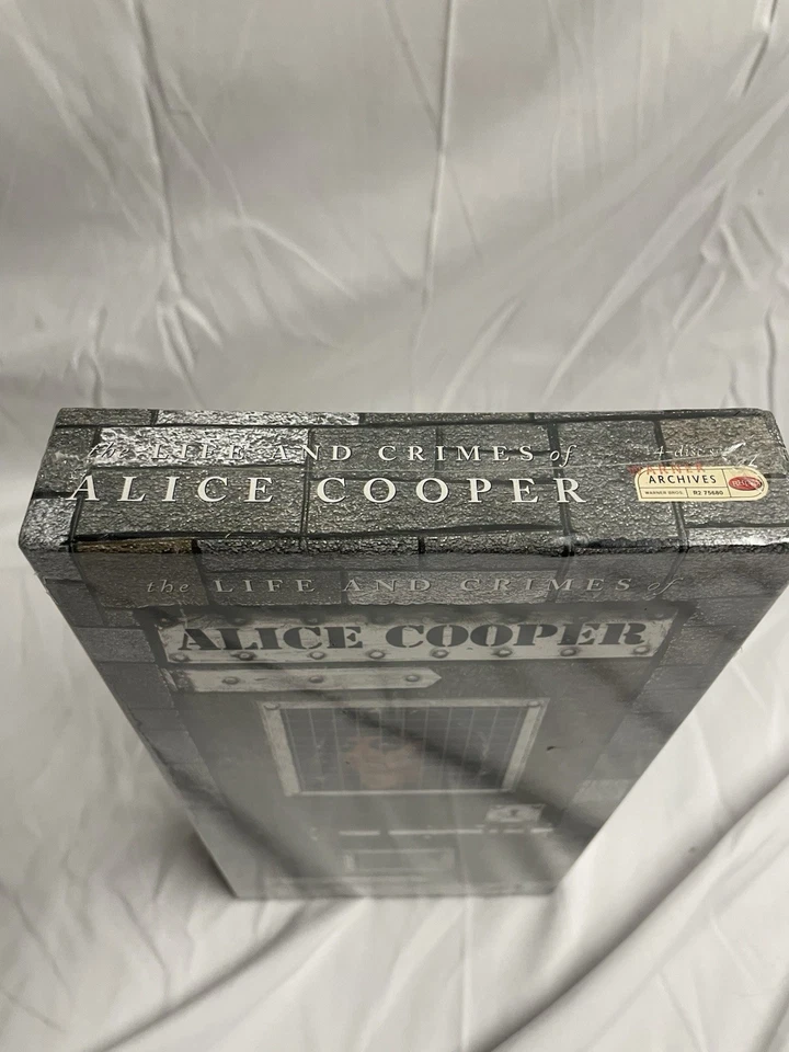 The Life & Crimes of Alice Cooper 4 Compact Discs Box Set Rhino 1999 NEW Sealed Foto 2 de 4