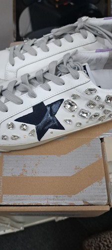 Golden Goose Sneakers Size 42. - Picture 7 of 8