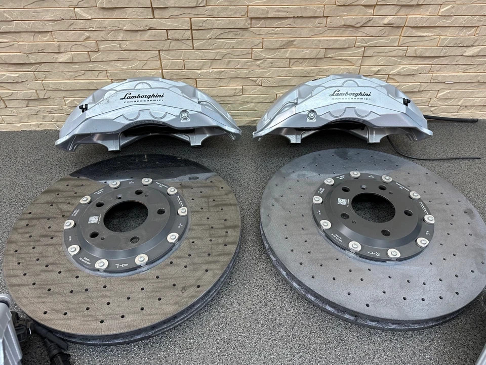 LAMBORGHINI URUS BRAKE DISC CERAMIC BRAKE CALIPERS SET