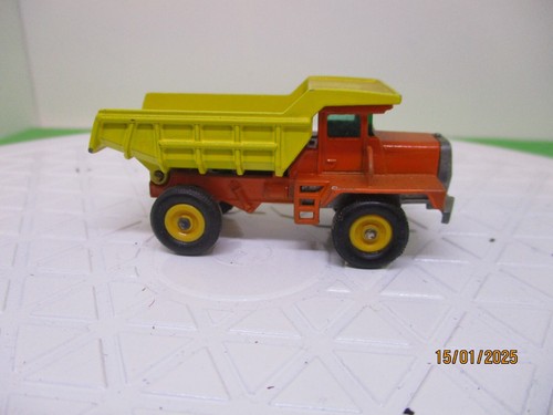 Matchbox 28, Mack Dump Truck in Reprobox. - Picture 3 of 8