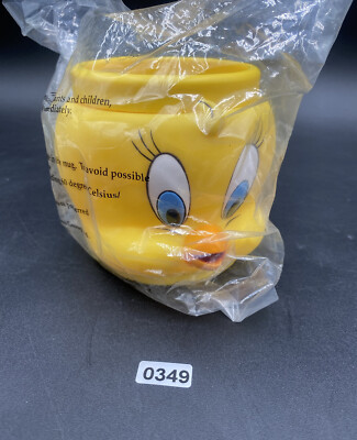 Vintage 1992 Tweety Warner Bros. Looney Toons Yellow Plastic Mug Cup Collectible