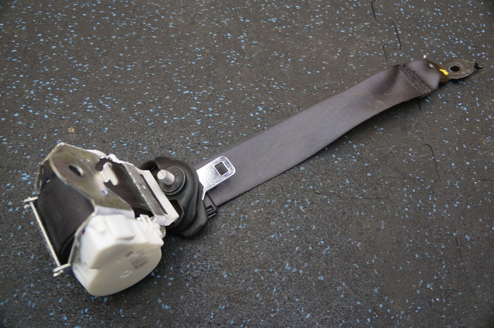 Rear Left Seat Belt Retractor 72117425107 OEM Rolls Royce Dawn RR6 2015-18