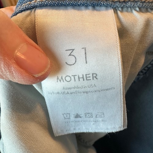 Jeans MOTHER The Hustler sfilacciati alla caviglia taglia 31 in scatti emozionanti - Foto 6 di 15
