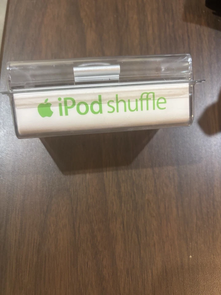 iPod Shuffle 2nd Generation Silver New Sealed 1GB - Image 2 of 4