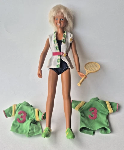 Vintage Dusty Doll By Kenner 1974 Shirts Bathing Suit Tennis Racket Shoes READ