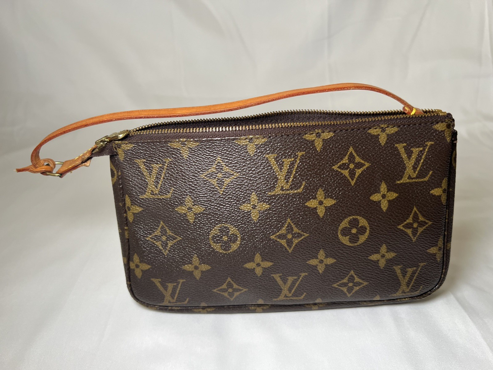 Louis Vuitton Pochette Monogram Coated Canvas / Leather Strap Great Used Cond.