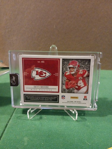 2022 Panini One Sky Moore RPA 112/199 Chiefs Rookie Patch Auto 6 Colors Sealed - Picture 4 of 5