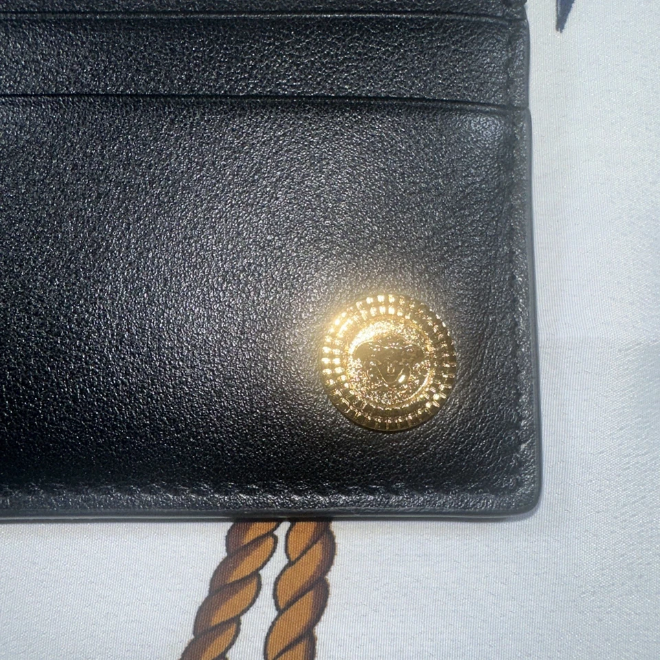 Tarjetero Versace La Madusa de cuero negro con bolsa antipolvo original y caja Foto 2 de 4