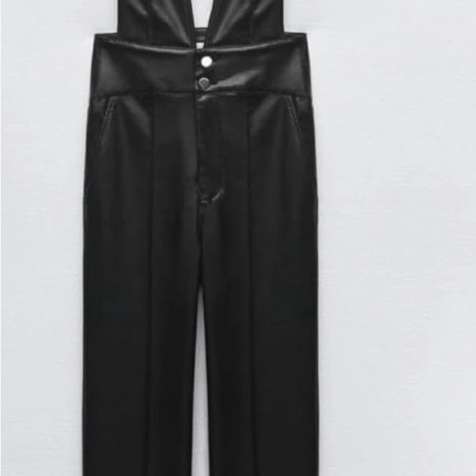 NUEVO CON ETIQUETAS MONO NEGRO IMITACIÓN CUERO FAVORITO DE ZARA BLOGGERS XS agotado Foto 4 de 4