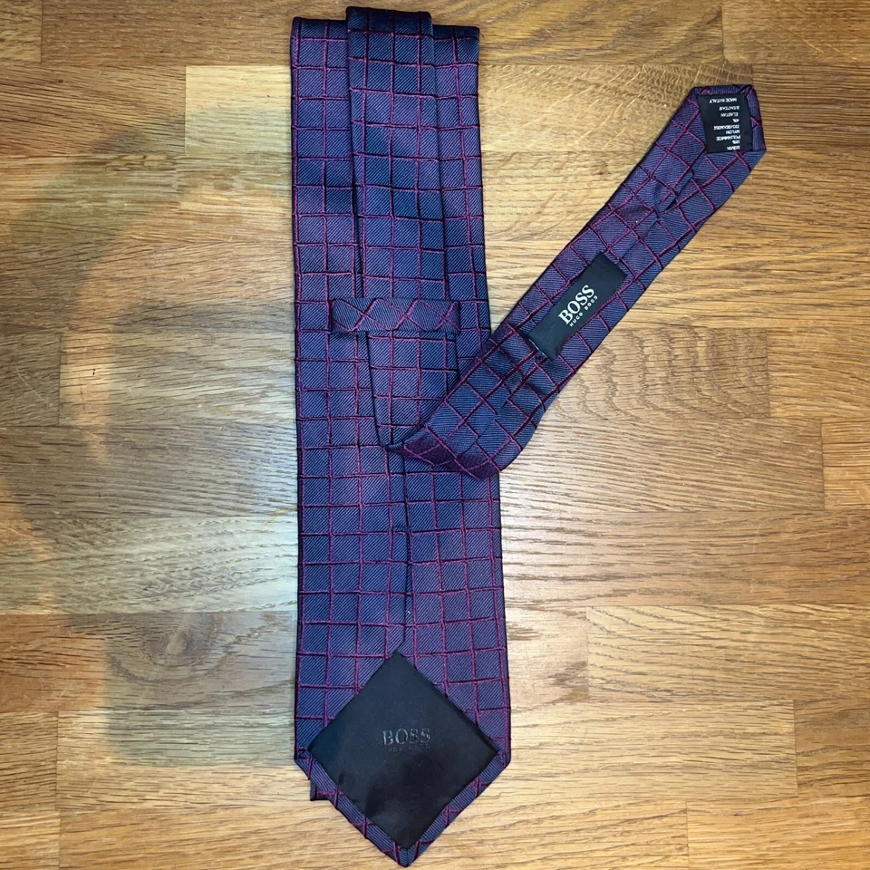 CORBATA DE BODA HUGO BOSS A CHEQUE DE VINO, HECHA EN ITALIA EN MEZCLA DE SEDA POR VALOR DE £75 Foto 4 de 4