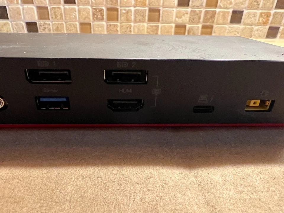 LENOVO THINKPAD THUNDERBOLT 3 DOCK USB 3.0 TIPO 40AC 135W DBB9003L1 V6-2 Foto 4 de 4