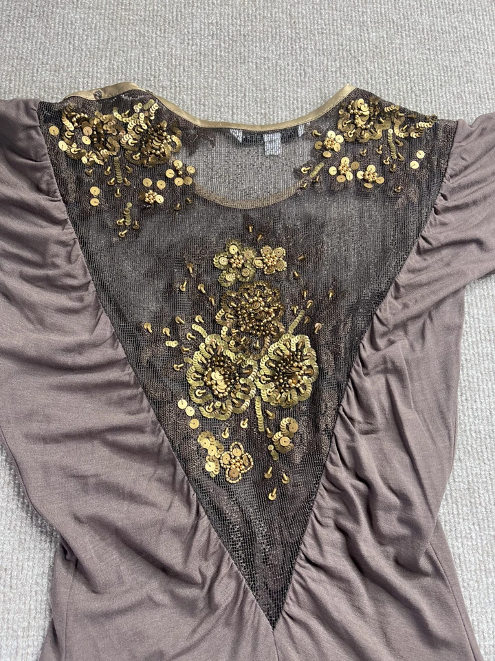 Vestido Alexia Admor pequeno marrom bordado sem mangas coquetel cintura elástica - Imagem 2 de 4