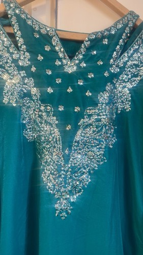 Pakistani Designer-velvet 2-piece Suit -formal wear- Size medium -lime Light - Picture 5 of 6