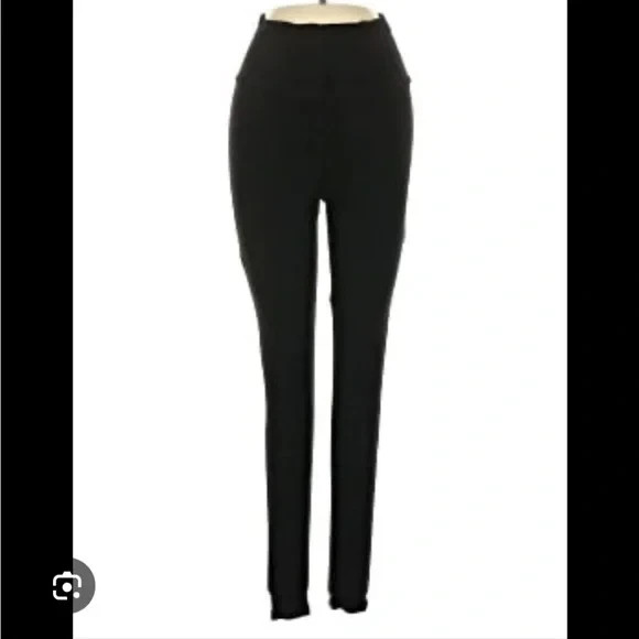 Adika Black Flared Leggings v bottom cut