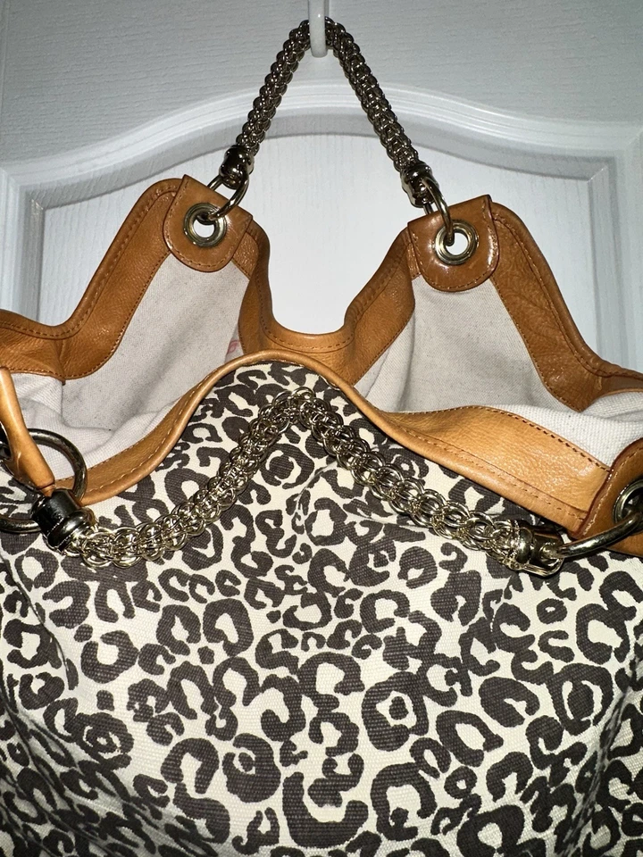 Antonio Melani Stunning Leather Trim Chain Handle Hobo Satchel Bag Big And Gorge - Image 4 of 4